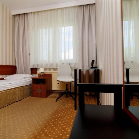 Amadeus Motel Łomża Екстериор снимка