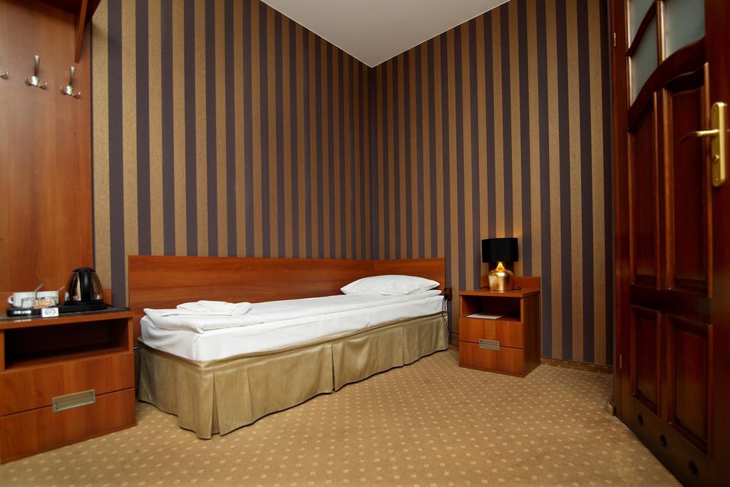 Amadeus Motel Łomża Екстериор снимка