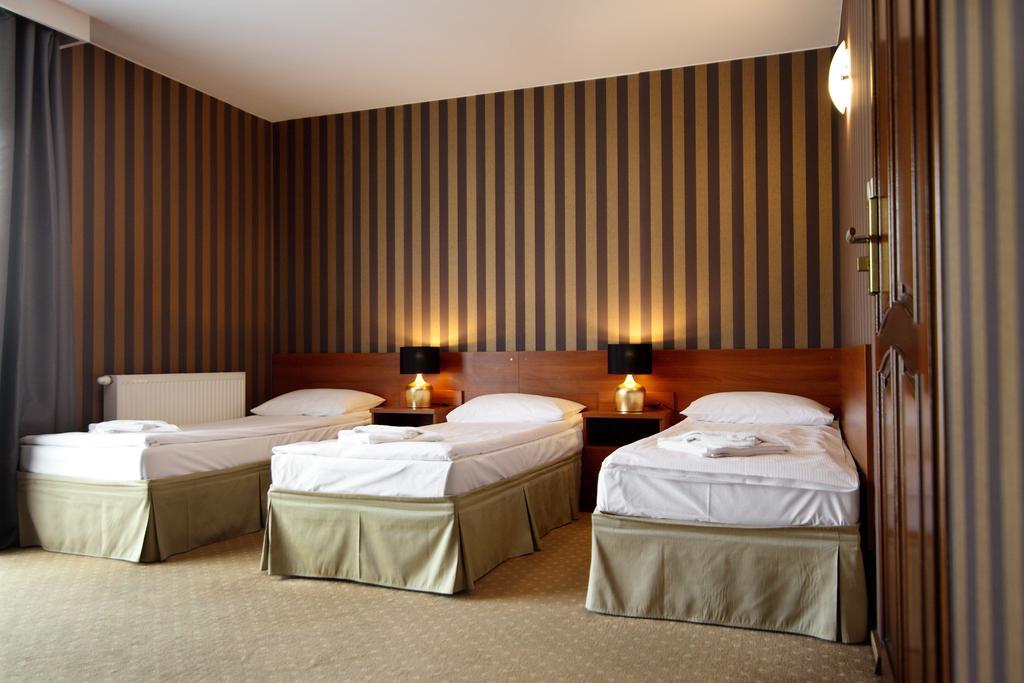 Amadeus Motel Łomża Екстериор снимка