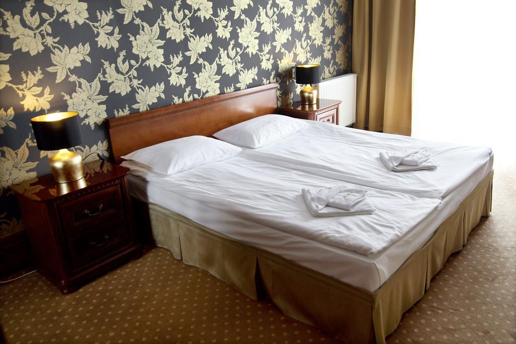 Amadeus Motel Łomża Екстериор снимка