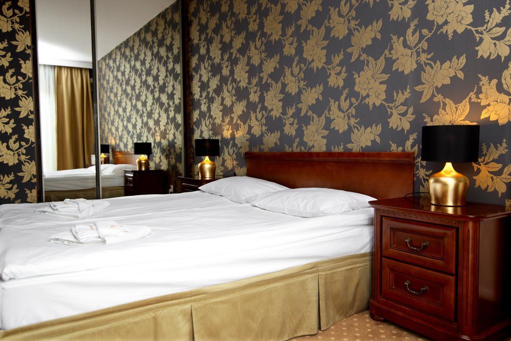 Amadeus Motel Łomża Екстериор снимка