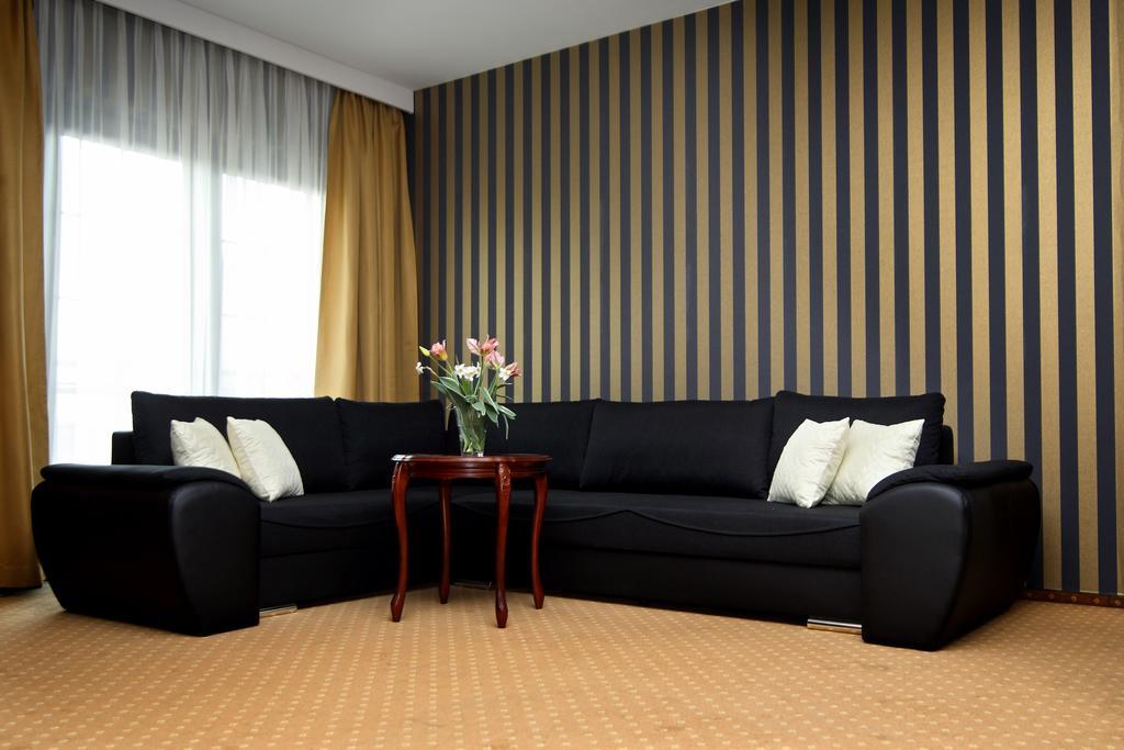 Amadeus Motel Łomża Екстериор снимка