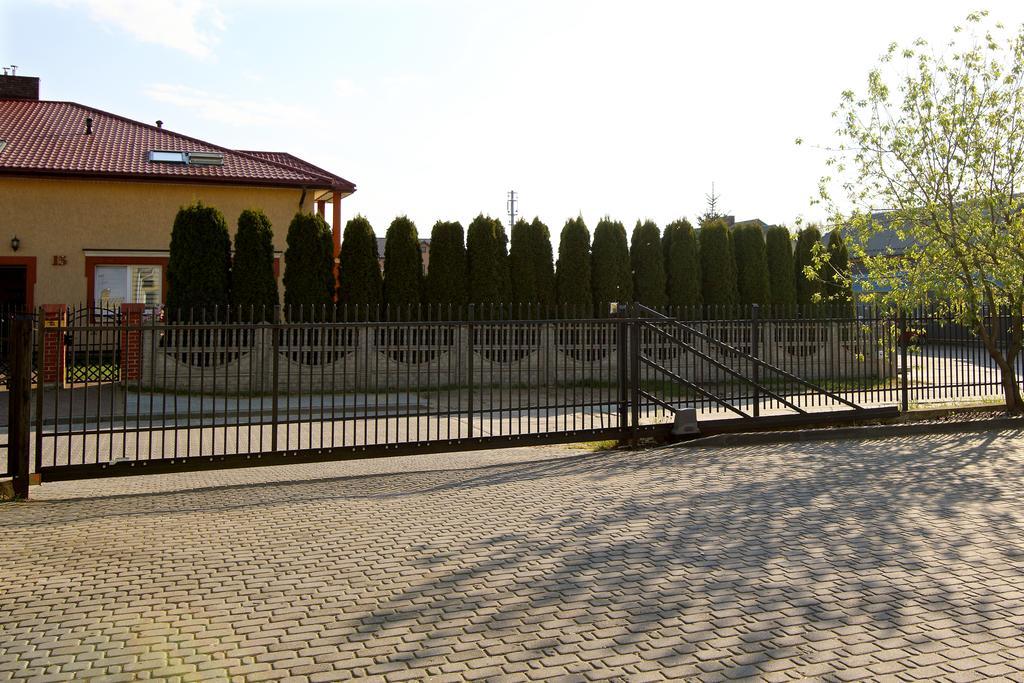 Amadeus Motel Łomża Екстериор снимка