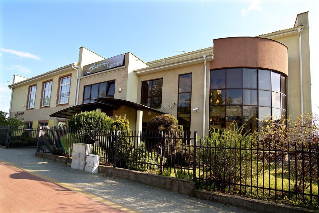 Amadeus Motel Łomża Екстериор снимка