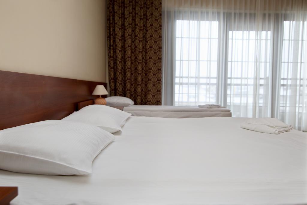 Amadeus Motel Łomża Екстериор снимка