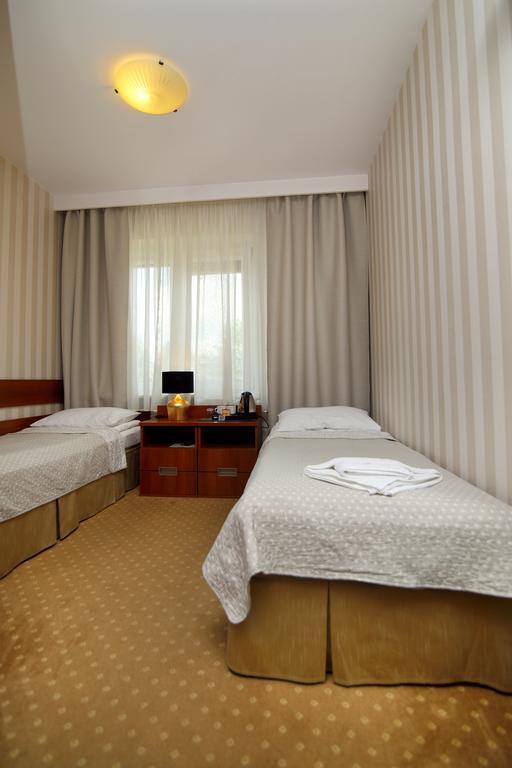 Amadeus Motel Łomża Екстериор снимка
